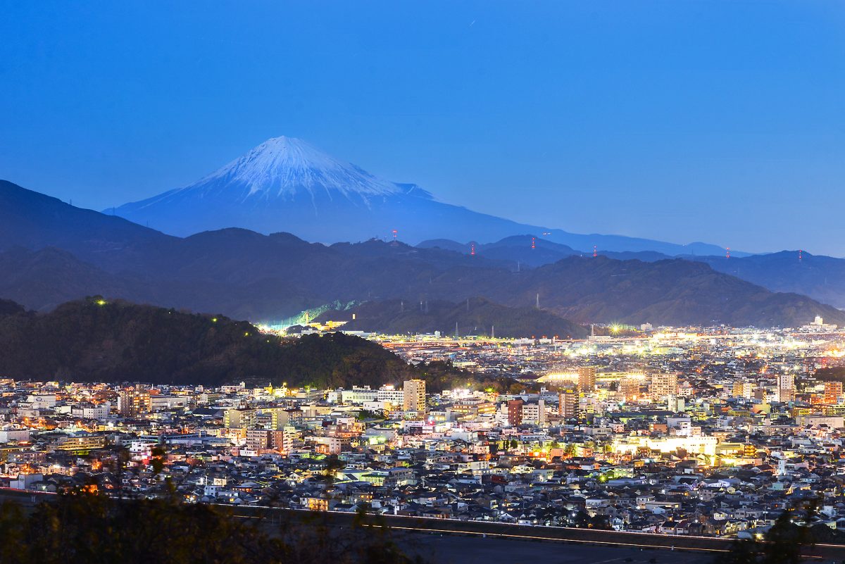穴場の夜景＆富士山スポット「徳願寺山」 富士山と静岡市街を見渡す絶景に感動！