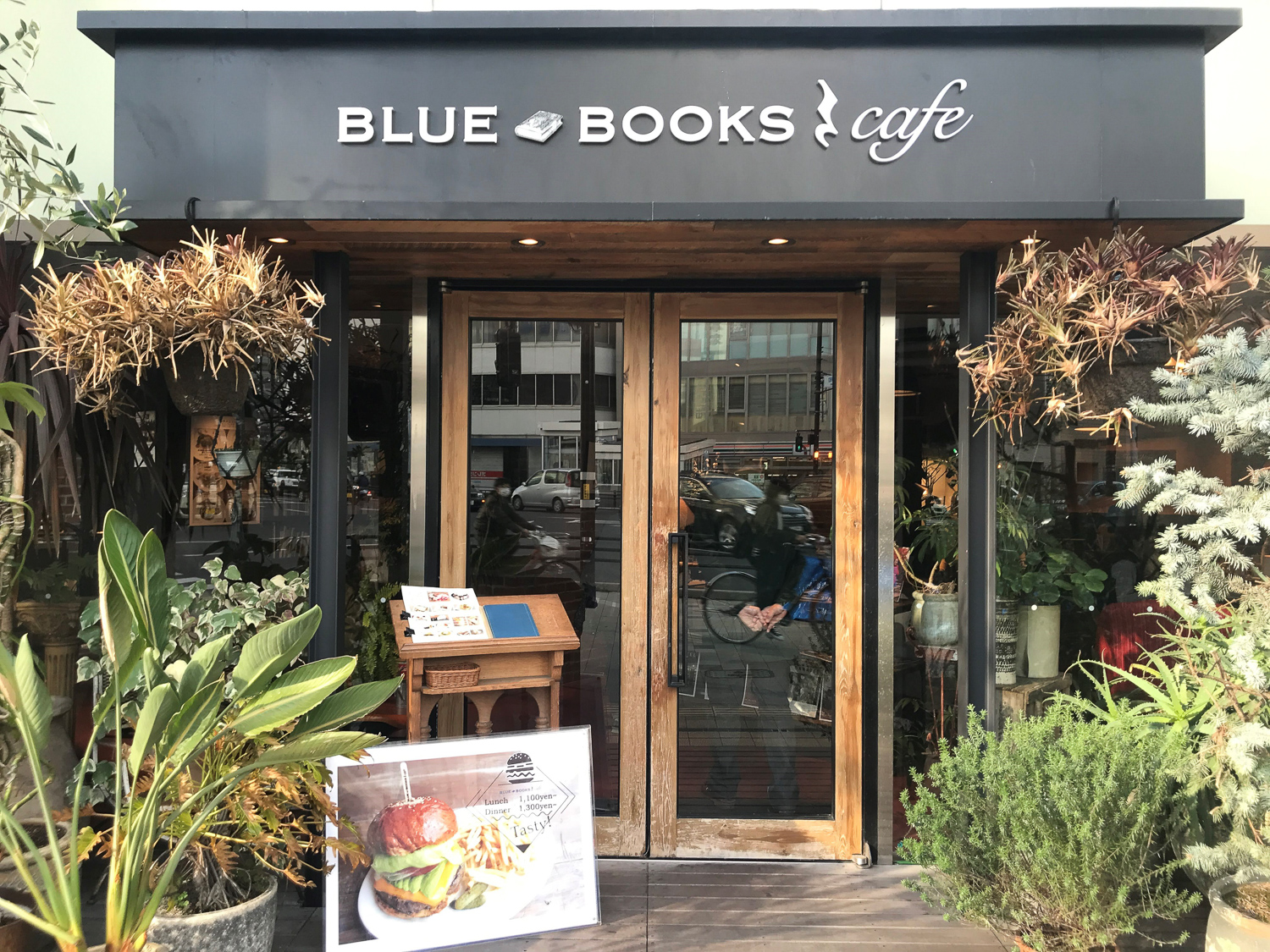 bule books cafe_e
